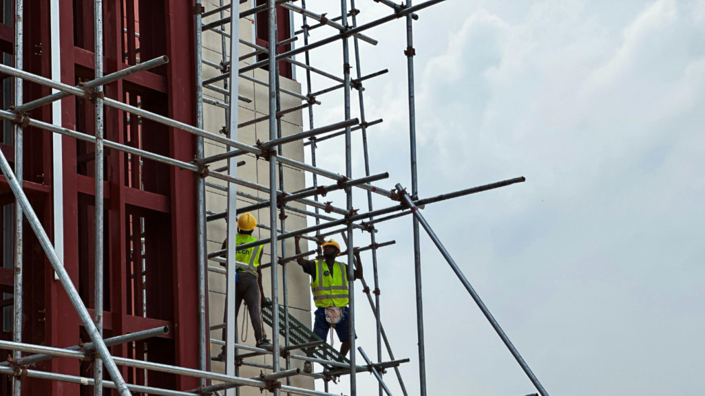 scaffolding rental in UAE for safe construction and building maintenance work