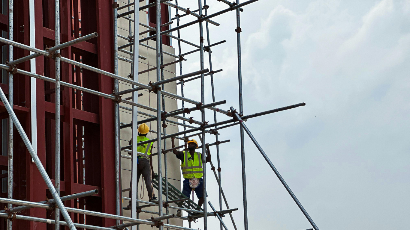 scaffolding rental in UAE for safe construction and building maintenance work
